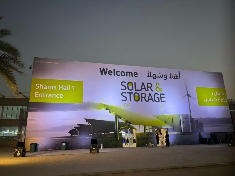 ພະລັງງານແສງຕາເວັນໃນ Saudi - ແສງຕາເວັນແລະການເກັບຮັກສາ Live KSA 2025